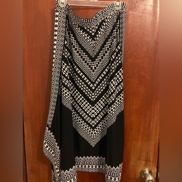 Chico's Dresses & Skirts - Chico's Monochrome Geometric skirt